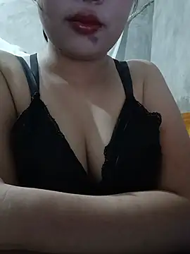 Snapshot of Quynhnhu_bb chatting on August 7, 2026, 6:54 pm Quynhnhu bb online show from August 7, 2026, 6:54 pm