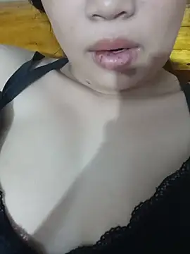 Snapshot of Quynhnhu_bb chatting on August 8, 2026, 9:06 pm Quynhnhu bb online show from August 8, 2026, 9:06 pm