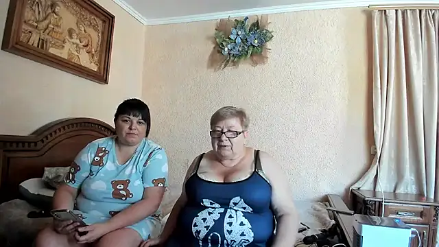 SweetLenaandNatalia online show from August 5, 2026, 6:38 am