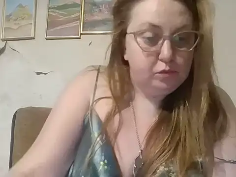 Snapshot of NyxVanta chatting on August 5, 2026, 1:03 pm NyxVanta online show from August 5, 2026, 1:03 pm