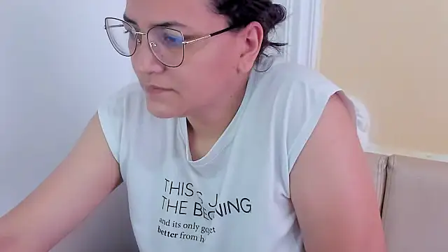 MARILYN GARCIA online show from February 5, 2025, 2:48 pm