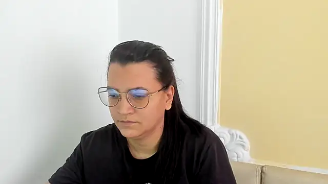 MARILYN GARCIA online show from February 6, 2025, 3:52 pm