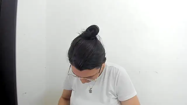 MARILYN GARCIA online show from September 13, 2025, 1:33 pm