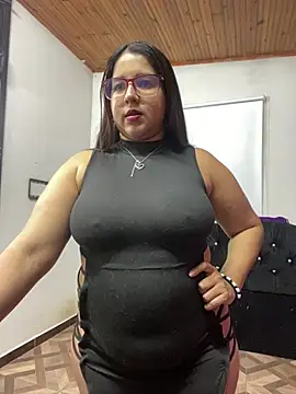 Snapshot of shara_ chatting on May 16, 2026, 10:52 pm shara online show from May 16, 2026, 10:52 pm