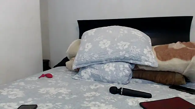 leanna23 online show from February 20, 2025, 10:37 am