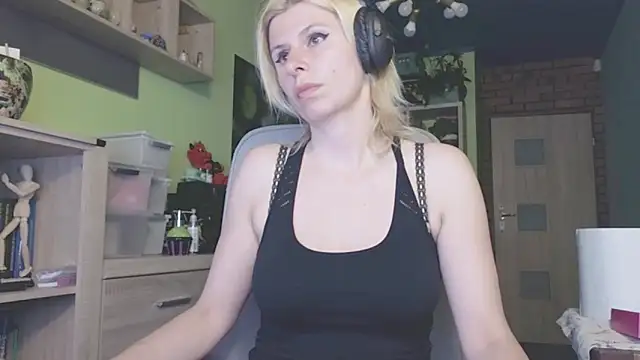 Snapshot of karmija chatting on May 8, 2026, 9:42 pm karmija online show from May 8, 2026, 9:42 pm