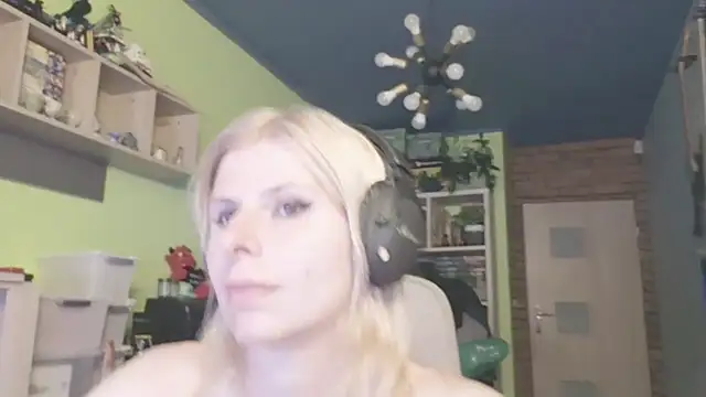 Snapshot of karmija chatting on June 2, 2026, 10:01 pm karmija online show from June 2, 2026, 10:01 pm