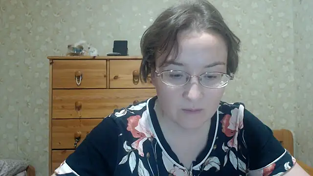 Smart Rose online show from April 18, 2026, 9:04 pm