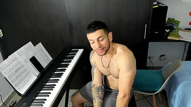 Snapshot of logan_smith chatting on December 22, 2025, 2:08 am logan smith online show from December 22, 2025, 2:08 am