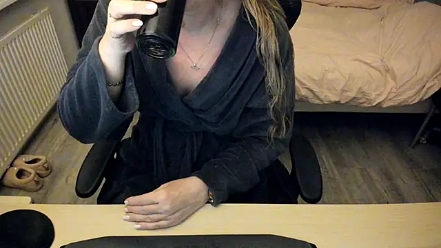 Snapshot of minoesje37 chatting on February 4, 2025, 8:38 pm minoesje37 online show from February 4, 2025, 8:38 pm