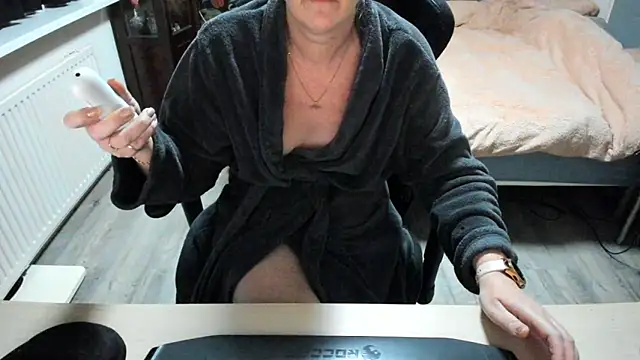 Snapshot of minoesje37 chatting on February 13, 2025, 8:24 pm minoesje37 online show from February 13, 2025, 8:24 pm