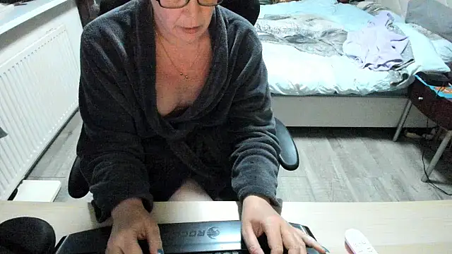 Snapshot of minoesje37 chatting on March 19, 2025, 8:22 pm minoesje37 online show from March 19, 2025, 8:22 pm