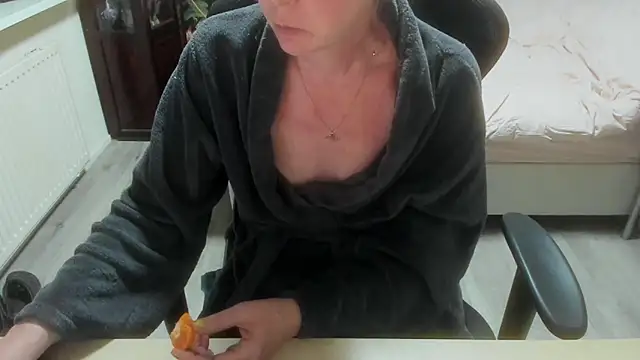 minoesje37 online show from March 14, 2026, 8:25 pm