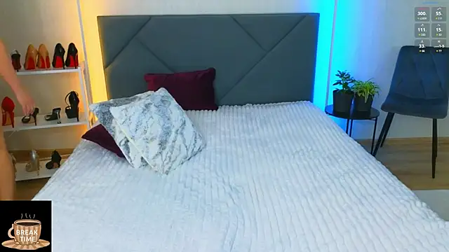 Kira from UA online show from March 5, 2025, 12:00 pm