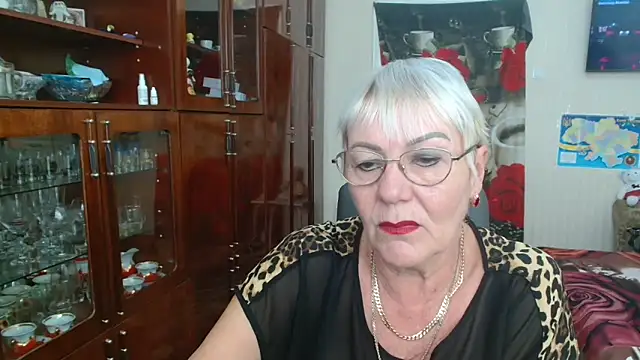 JenaCheim online show from October 19, 2025, 5:52 am