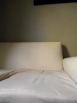 E f online show from November 3, 2025, 12:28 pm