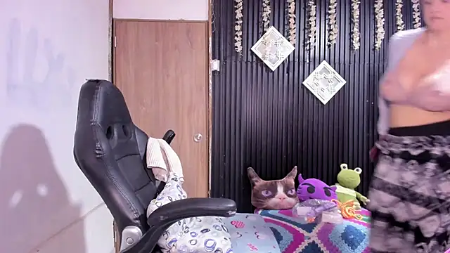 lalanaughty online show from April 4, 2026, 9:40 am