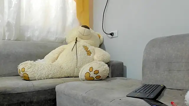 SandraGoldstein online show from December 15, 2024, 8:47 pm