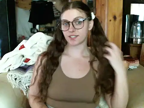 Snapshot of katie_kitten38 chatting on April 20, 2026, 2:31 pm katie kitten38 online show from April 20, 2026, 2:31 pm