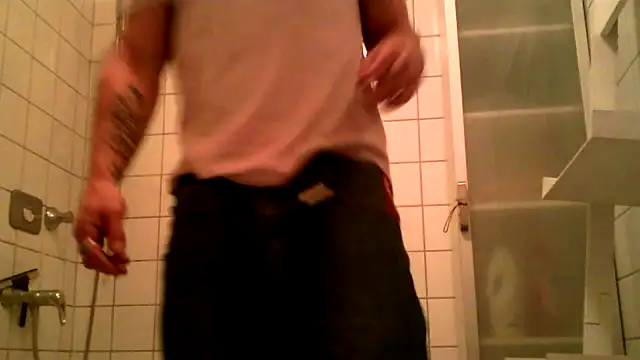 AthleticWomenizer2 online show from November 16, 2025, 10:59 pm