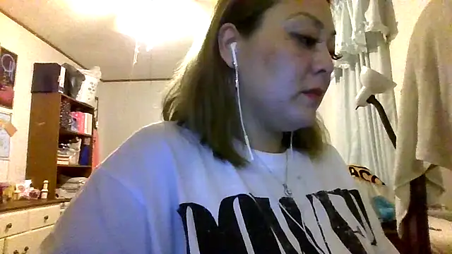 YOUNGFLICKA online show from November 22, 2025, 4:11 am