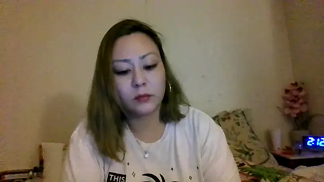 YOUNGFLICKA online show from December 4, 2025, 8:12 am