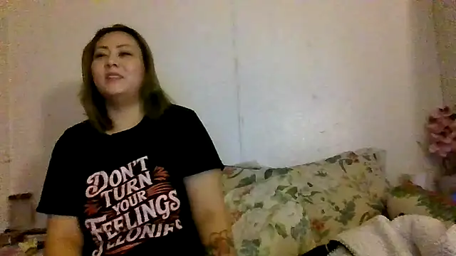 YOUNGFLICKA online show from December 5, 2025, 11:08 am