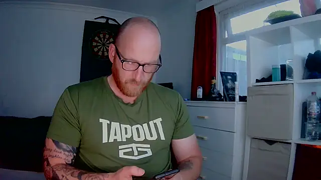 Snapshot of Tilerdadbod chatting on July 4, 2026, 8:59 pm Tilerdadbod online show from July 4, 2026, 8:59 pm