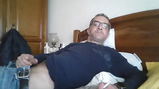 Snapshot of CarlosRocha73 chatting on April 8, 2026, 11:21 am CarlosRocha73 online show from April 8, 2026, 11:21 am