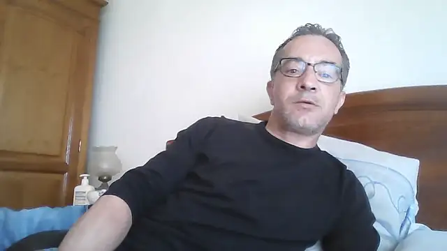 Snapshot of CarlosRocha73 chatting on April 17, 2026, 10:40 am CarlosRocha73 online show from April 17, 2026, 10:40 am