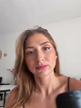 Snapshot of StracciaStella- chatting on July 15, 2026, 2:55 pm StracciaStella- online show from July 15, 2026, 2:55 pm