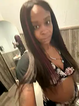 queenGypsy24 online show from October 6, 2025, 10:51 pm