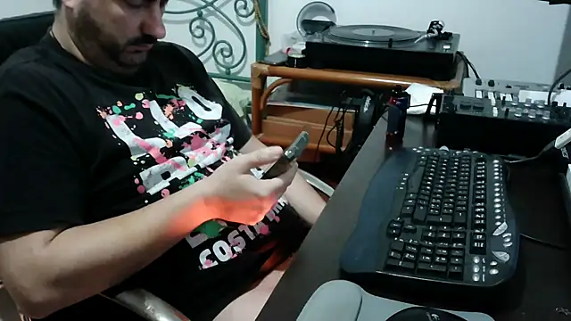 Snapshot of Italian_dark_desire chatting on November 26, 2025, 10:05 am Italian dark desire online show from November 26, 2025, 10:05 am