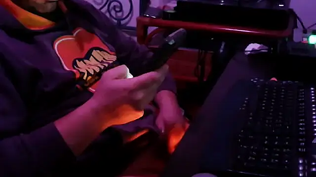 Snapshot of Italian_dark_desire chatting on November 27, 2025, 8:27 am Italian dark desire online show from November 27, 2025, 8:27 am