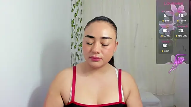 Snapshot of ReyleDoll chatting on February 20, 2026, 10:10 pm ReyleDoll online show from February 20, 2026, 10:10 pm