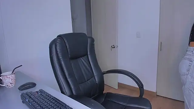 Snapshot of Lisegg_ chatting on February 19, 2025, 11:28 am Lisegg online show from February 19, 2025, 11:28 am