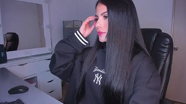 Snapshot of Lisegg_ chatting on March 18, 2025, 2:37 pm Lisegg online show from March 18, 2025, 2:37 pm