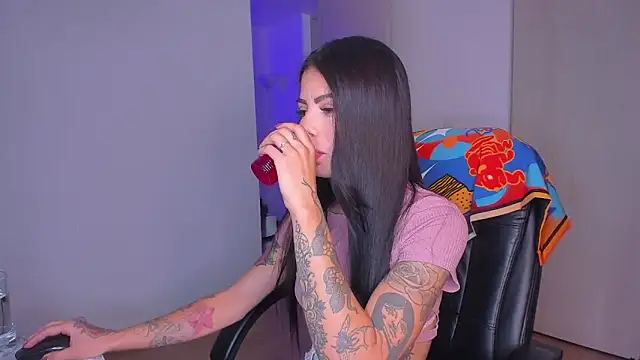 Snapshot of Lisegg_ chatting on October 3, 2025, 1:08 pm Lisegg online show from October 3, 2025, 1:08 pm