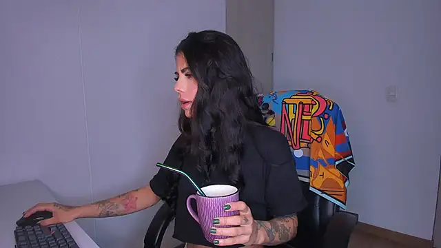 Snapshot of Lisegg_ chatting on February 5, 2026, 11:37 am Lisegg online show from February 5, 2026, 11:37 am