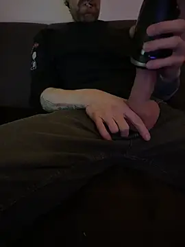 Snapshot of LionBoy1976 chatting on December 29, 2024, 6:35 am LionBoy1976 online show from December 29, 2024, 6:35 am