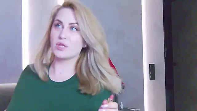 Snapshot of Sinful_Eyes chatting on December 7, 2024, 7:54 pm Sinful Eyes online show from December 7, 2024, 7:54 pm