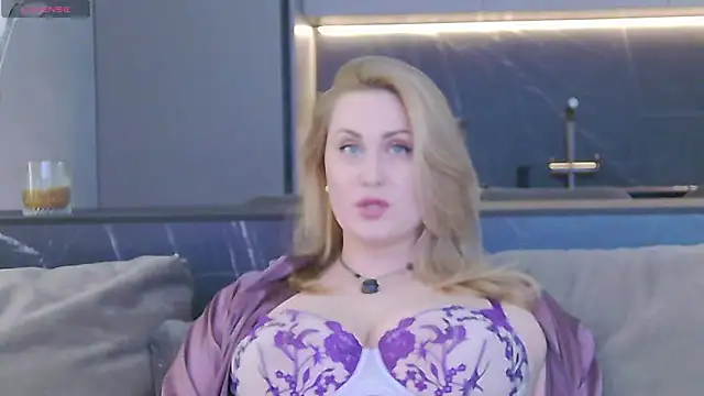 Snapshot of Sinful_Eyes chatting on February 5, 2025, 2:26 pm Sinful Eyes online show from February 5, 2025, 2:26 pm