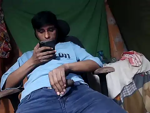 Snapshot of desiboy1101 chatting on November 14, 2025, 1:54 pm desiboy1101 online show from November 14, 2025, 1:54 pm