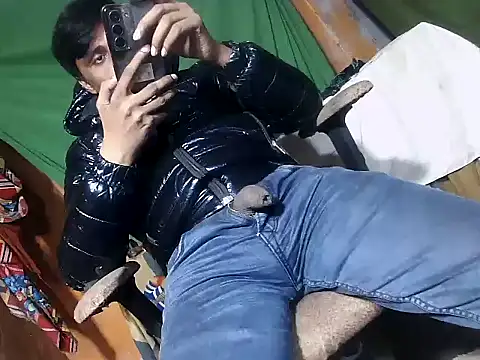 Snapshot of desiboy1101 chatting on November 22, 2025, 2:05 pm desiboy1101 online show from November 22, 2025, 2:05 pm