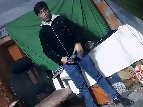 Snapshot of desiboy1101 chatting on January 9, 2026, 2:09 pm desiboy1101 online show from January 9, 2026, 2:09 pm