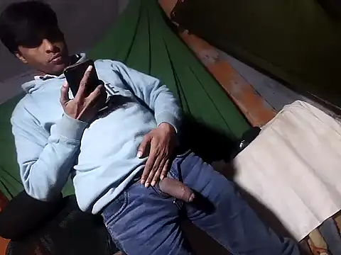 Snapshot of desiboy1101 chatting on January 14, 2026, 2:33 pm desiboy1101 online show from January 14, 2026, 2:33 pm