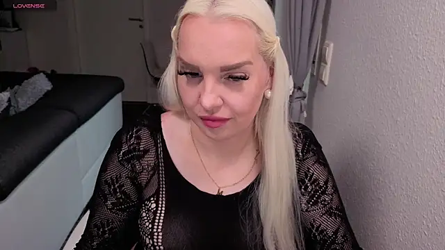 MIA-XXX online show from June 9, 2026, 4:13 am