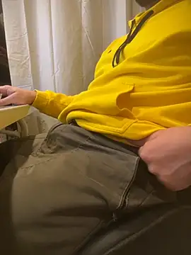 Snapshot of mikebonge chatting on October 31, 2025, 9:32 am mikebonge online show from October 31, 2025, 9:32 am