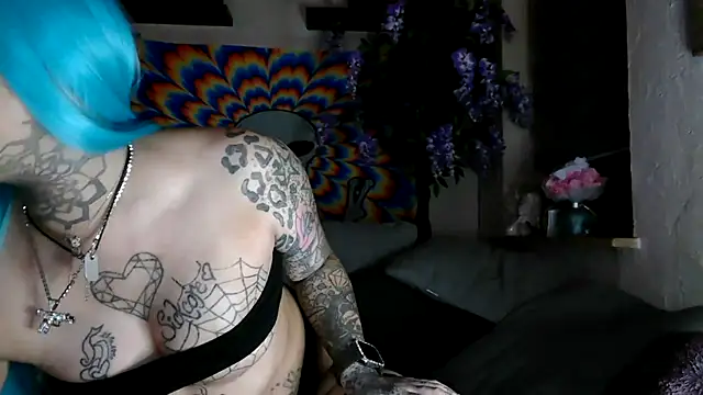 RoxxyInk online show from February 3, 2025, 10:43 pm