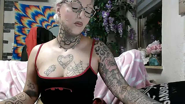 RoxxyInk online show from October 19, 2025, 9:26 pm